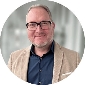 tobias-fraede-business-development-car-bus tobias-fraede-business-development-car-bus